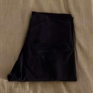 Lululemon Wunder Under 28” Leggings in Black - Size 10
